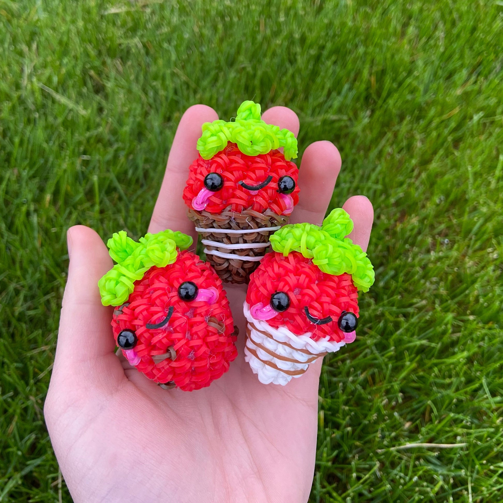 how to crochet with rainbow loom kit with no plastic thing｜TikTok Search