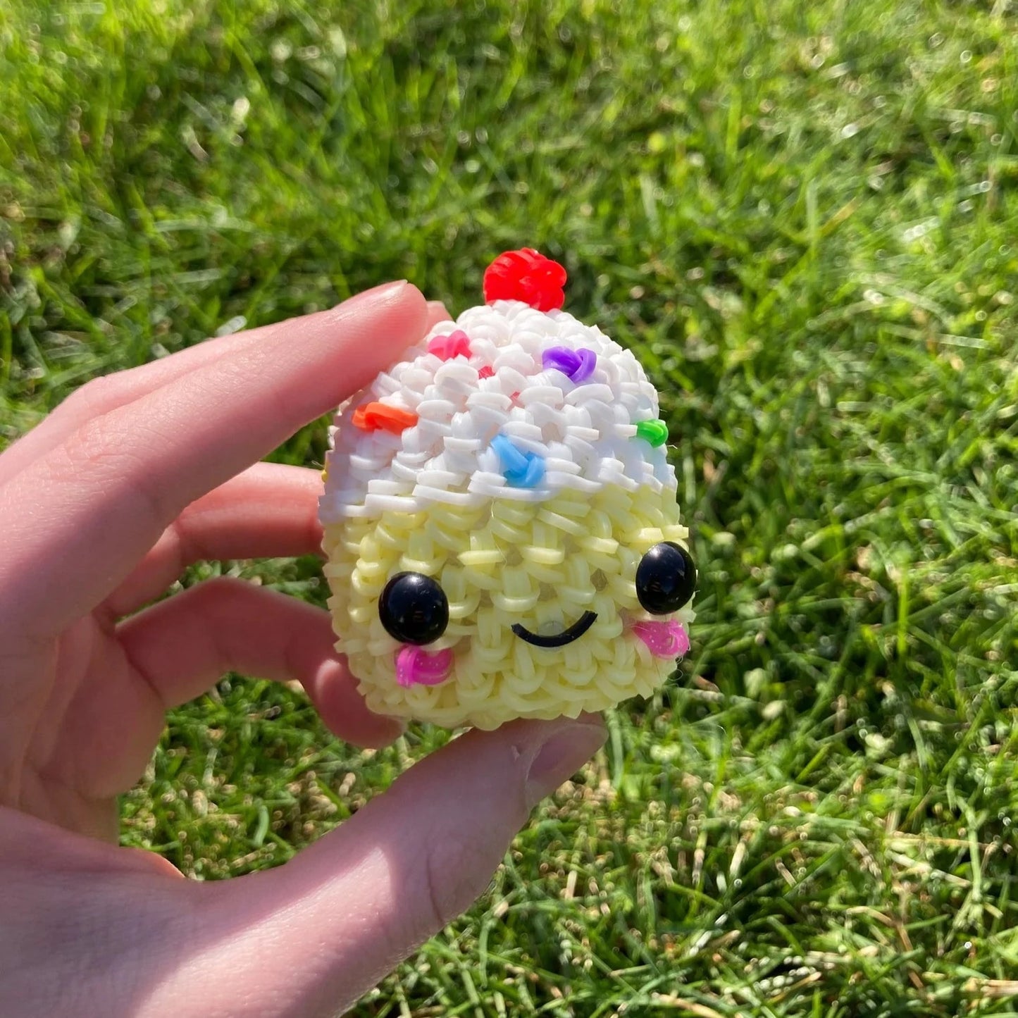 Rainbow Loom Cupcake