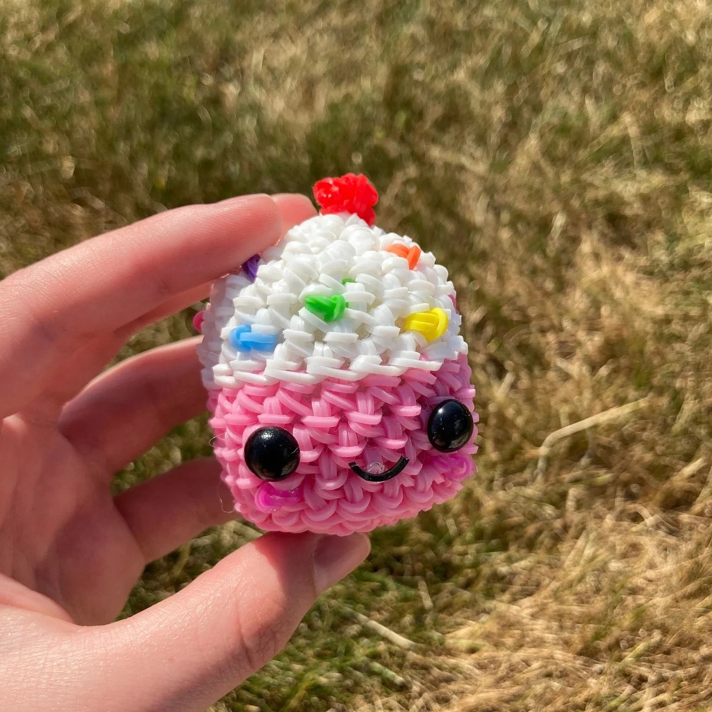 Rainbow Loom Cupcake